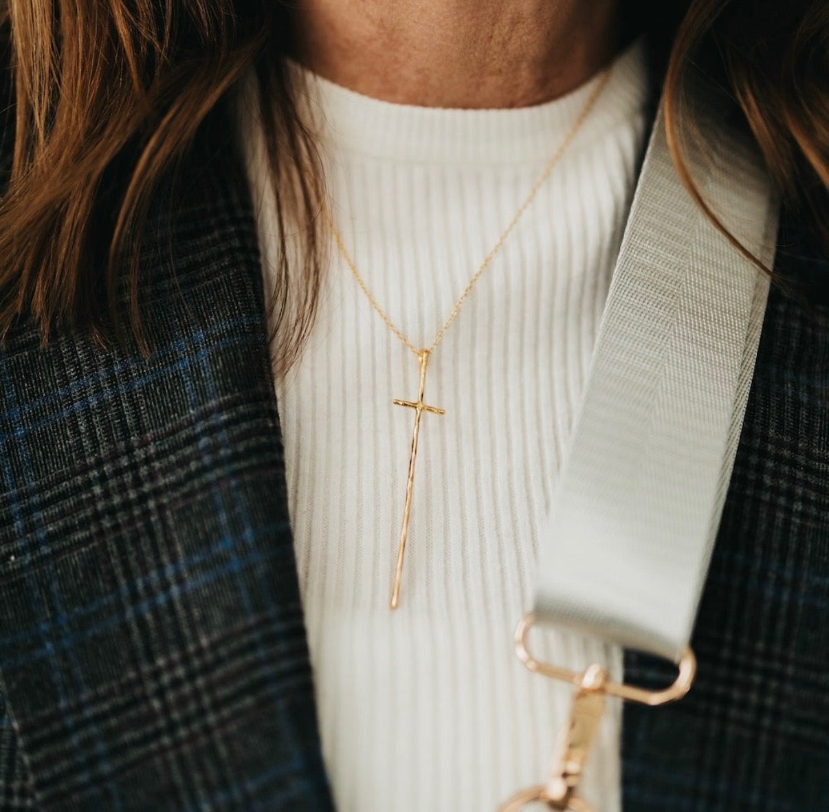 Pretty Simple Modern Cross Gold Necklace