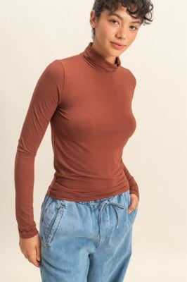 Mountainside Turtleneck Top Chestnut