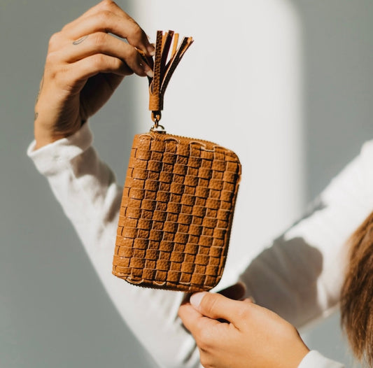 Pretty Simple Woven Wallet Chestnut