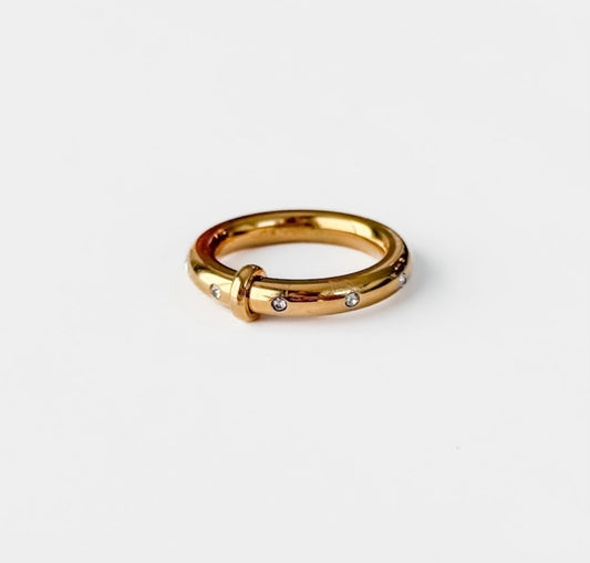 Pretty Simple Diva Ring