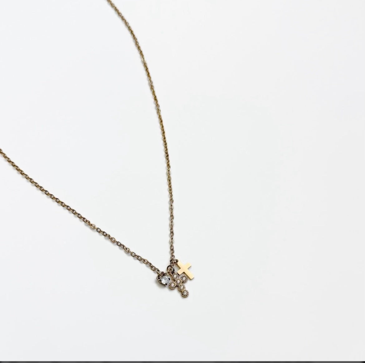 Pretty Simple Double Cross Necklace Gold